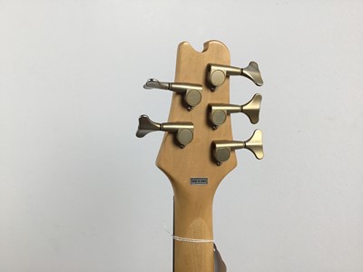 Lot 1013 - SHINE ELECTRIC BASS GUITAR