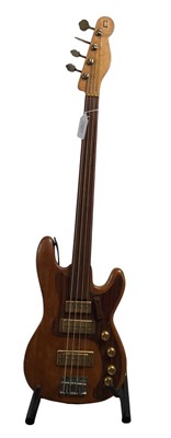 Lot 1017 - ELECTRIC BASS GUITAR