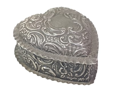 Lot 749 - GROUP OF SILVER