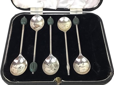 Lot 795 - GROUP OF SILVER AND SILVER PLATED ITEMS