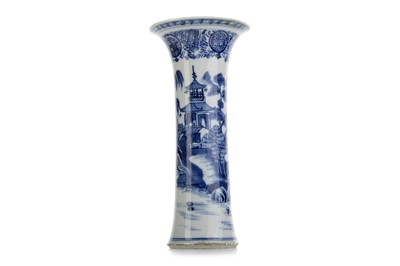 Lot 1625 - CHINESE BLUE AND WHITE VASE
