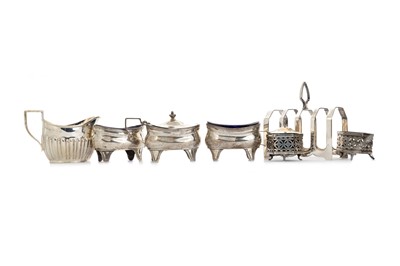 Lot 1110 - GROUP OF SILVER ITEMS