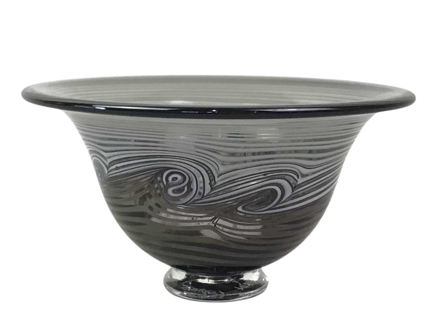 Lot 249 - SANDERS AND WALLACE GLASS BOWL