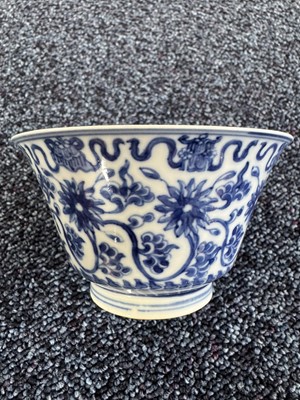 Lot 1642 - PAIR OF CHINESE BLUE AND WHITE BOWLS