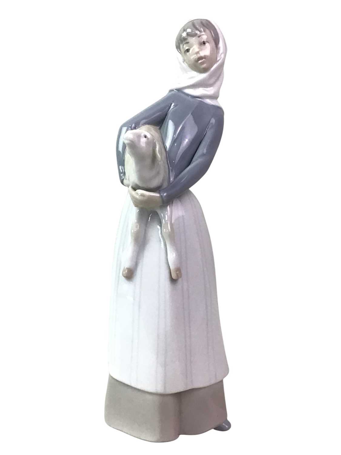 Lot 250 - COLLECTION OF LLADRO FIGURES