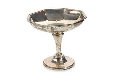 Lot 1112 - GEORGE VI SILVER COMPORT