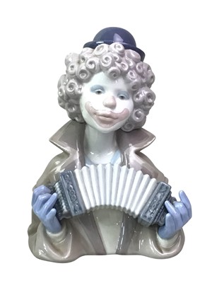 Lot 274 - LLADRO BUST OF FINE MELODY