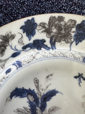 Lot 1652 - THE NANKING CARGO, CHINESE PORCELAIN PLATE
