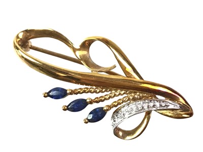 Lot 317 - SAPPHIRE AND DIAMOND BROOCH