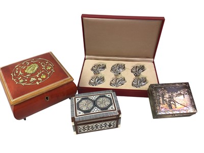 Lot 324 - GROUP OF BOXES