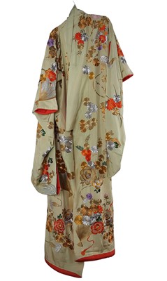 Lot 330 - LARGE YELLOW AND ORANGE KIMONO