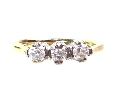 Lot 373 - DIAMOND TRILOGY RING
