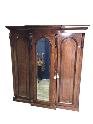 Lot 279 - VICTORIAN MAHOGANY WARDROBE