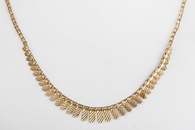 Lot 508 - NINE CARAT GOLD FRINGE NECKLET