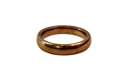 Lot 551 - WEDDING RING