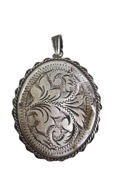 Lot 563 - GROUP OF COSTUME JEWELLERY