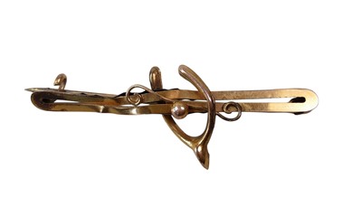 Lot 570 - GOLD BAR BROOCH
