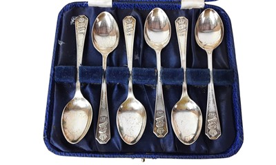 Lot 560 - GROUP OF PLATED ITEMS