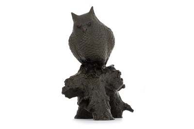 Lot 1660 - JAPANESE BRONZE SCULPTURE OF AN OWL