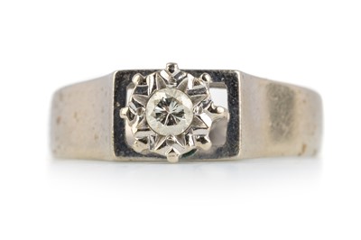 Lot 513 - DIAMOND SOLITAIRE RING