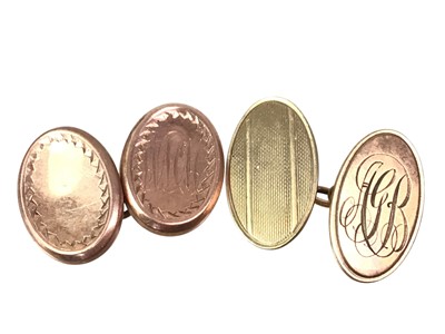 Lot 574 - GENTLEMAN'S SIGNET RING