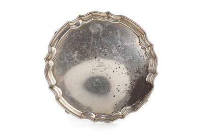 Lot 784 - GEORGE V SILVER SALVER