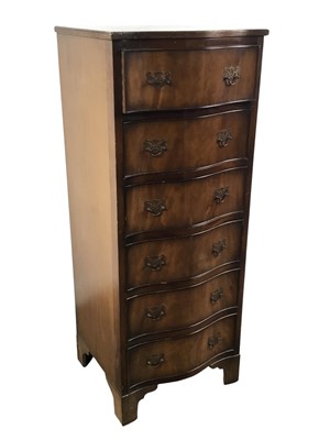 Lot 534 - REPRODUCTION MAHOGANY CHEST OF DRAWERS