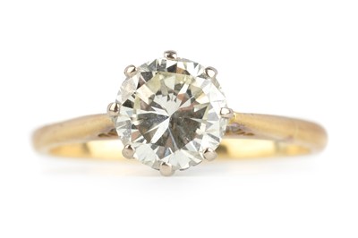 Lot 556 - DIAMOND SOLITAIRE RING