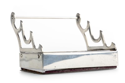 Lot 542 - DESK PEN STAND