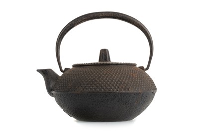 Lot 1666 - JAPANESE CAST IRON TEAPOT