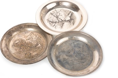 Lot 809 - GROUP OF THREE SILVER DISHES