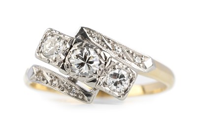 Lot 555 - DIAMOND THREE STONE RING