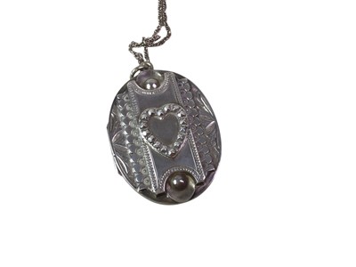 Lot 705 - VICTORIAN SILVER OVAL LOCKET