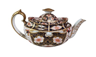 Lot 688 - ROYAL CROWN DERBY TEAPOT