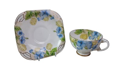 Lot 686 - ROYAL PARAGON PART TEA SERVICE