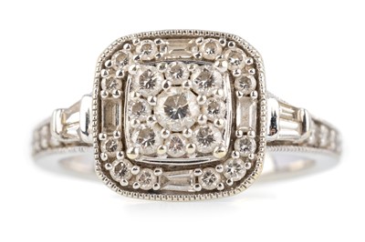 Lot 570 - DIAMOND DRESS RING