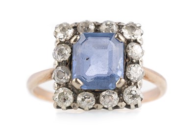 Lot 587 - SAPPHIRE AND DIAMOND RING