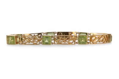 Lot 572 - PERIDOT BRACELET