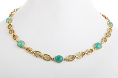Lot 598 - GOLD HARDSTONE NECKLET