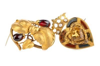 Lot 582 - AGATE LUCKENBOOTH BROOCH AND TWO OTHERS