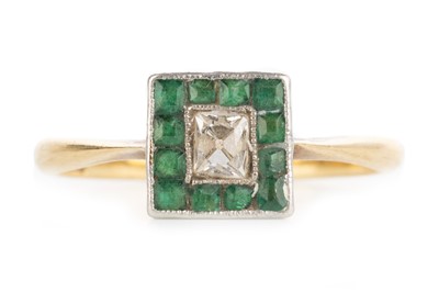 Lot 581 - DIAMOND AND EMERALD RING