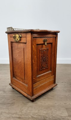 Lot 1309 - OAK COAL SCUTTLE