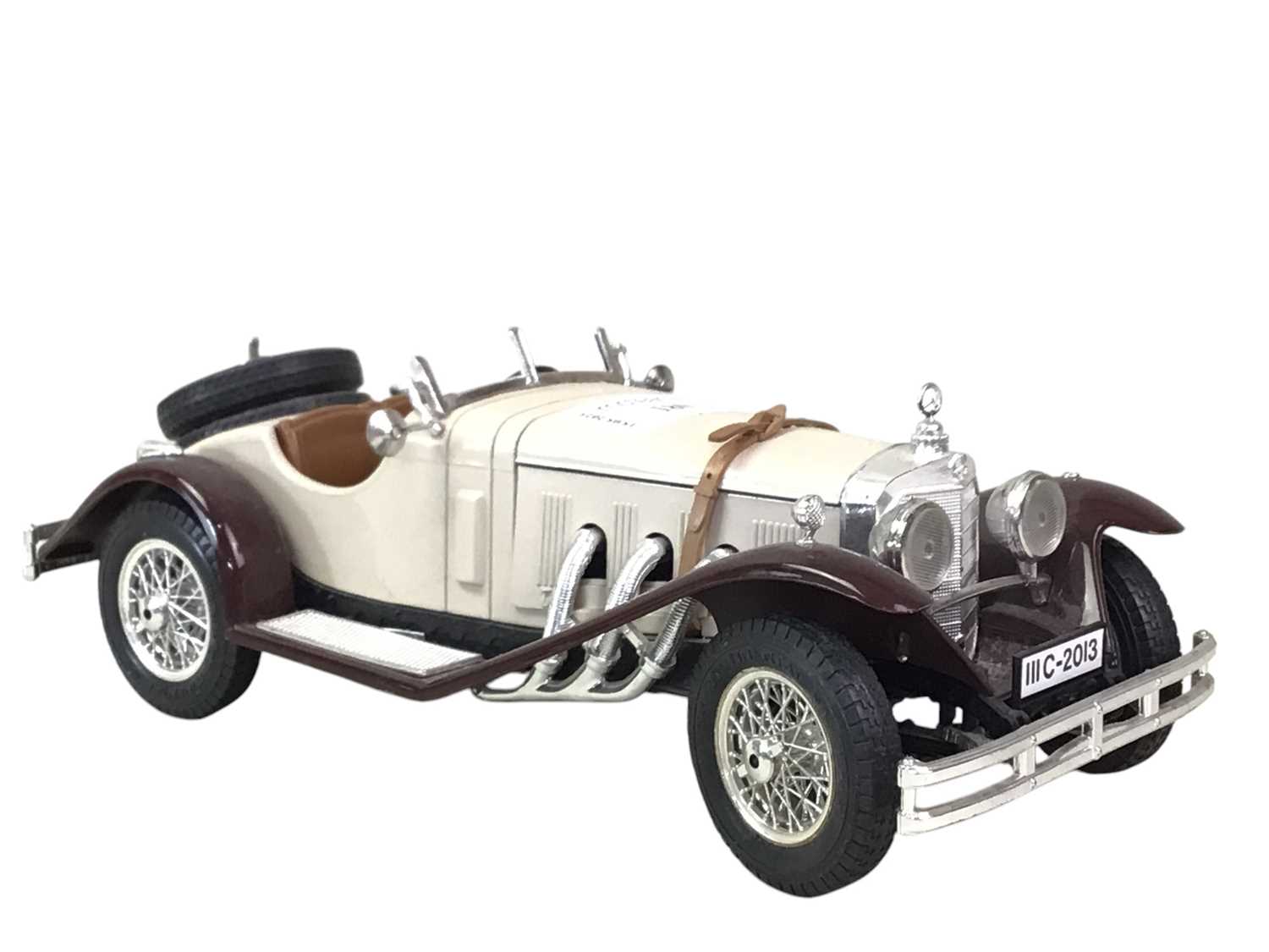 Lot 180 - TWO BURAGO 1/12 MODEL SPORTS CARS