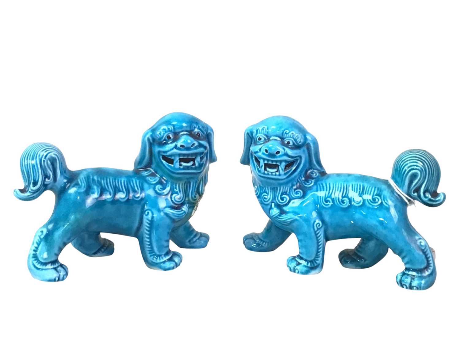 Lot 90 - SMALL PAIR OF FO DOGS