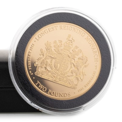 Lot 91 - ELIZABETH II "LONGEST REIGNING MONARCH" GOLD PROOF £2 COIN
