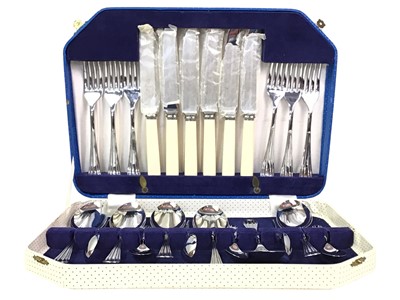 Lot 129 - GROUP OF SILVER PLATED ITEMS