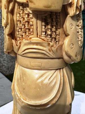 Lot 253 - CHINESE WARRIOR FIGURE