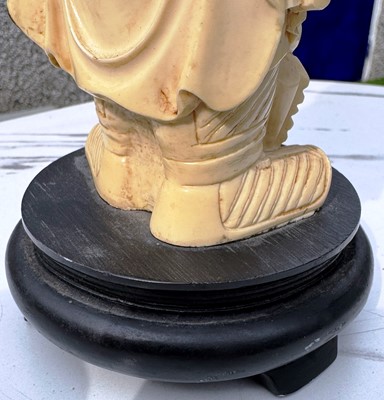 Lot 253 - CHINESE WARRIOR FIGURE