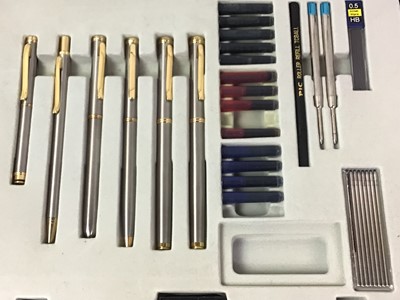 Lot 329 - GROUP OF PENS