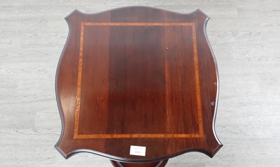 Lot 1313 - ART NOUVEAU MAHOGANY CAKE STAND